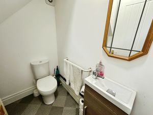 Downstairs wc- click for photo gallery
